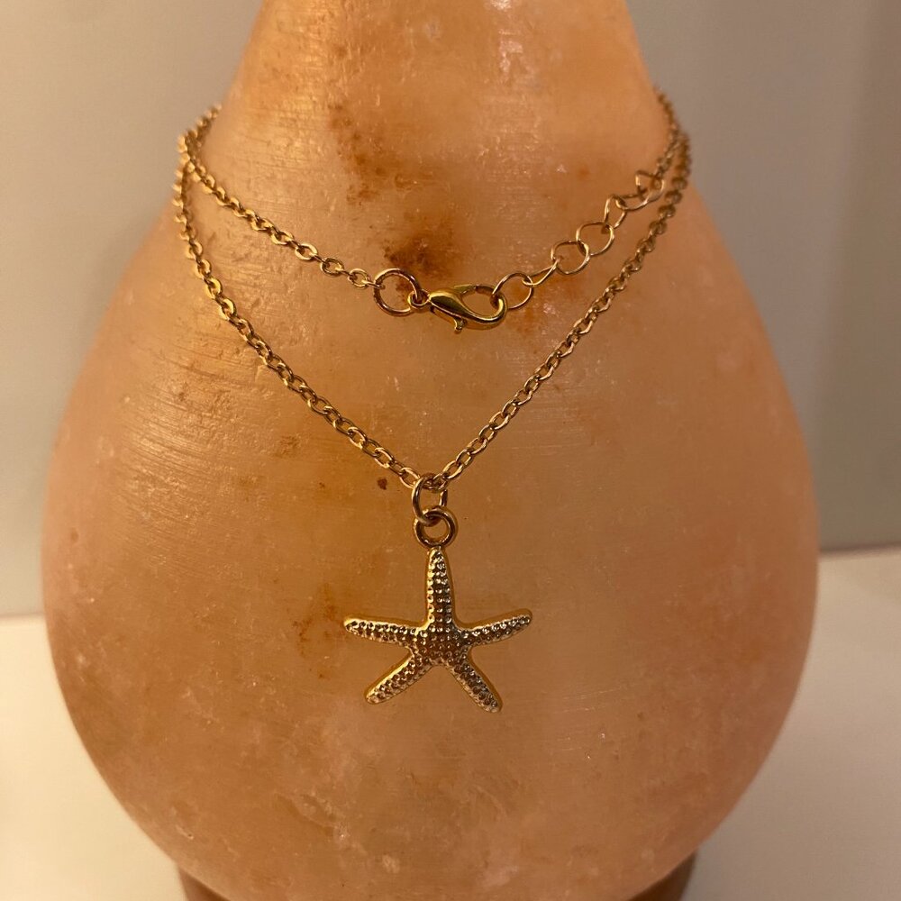Cute and beachy starfish necklace
